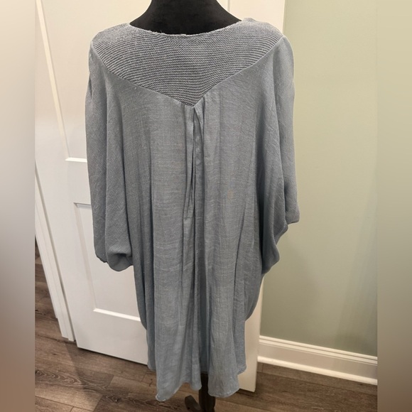 Miilla mixed texture v neck flowy top light blue - Picture 3 of 7